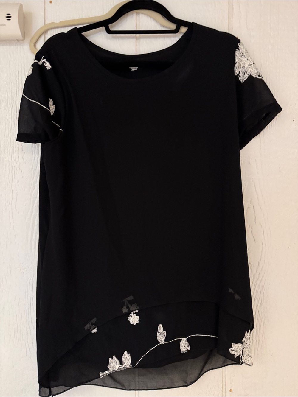 Women's Black Floral-Embroidered Short Sleeve Tunic Top
